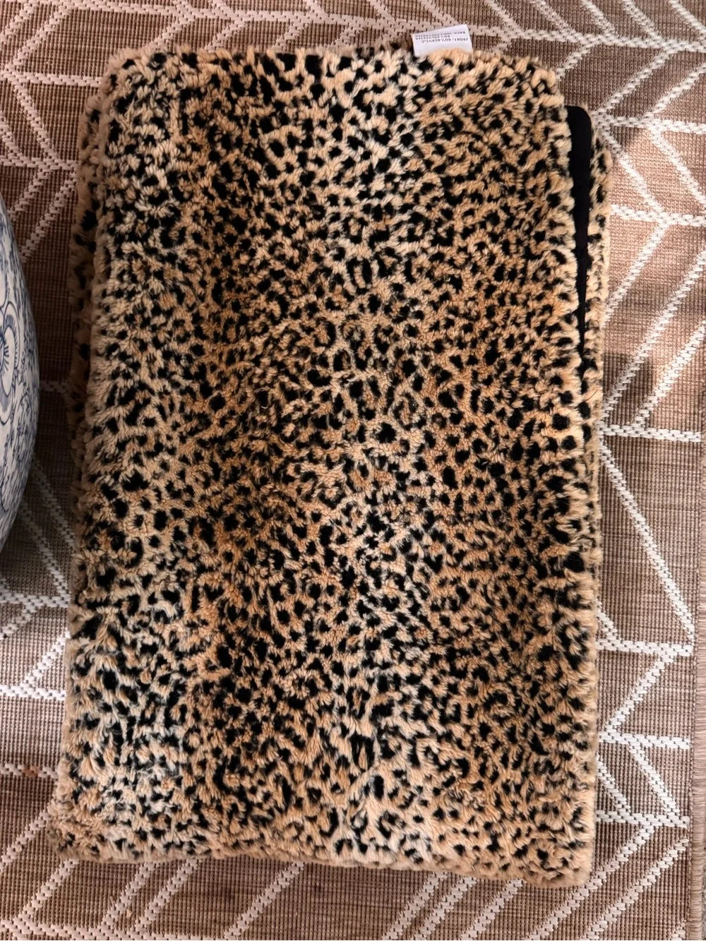 Plush blanket, cheetah pattern. EUC